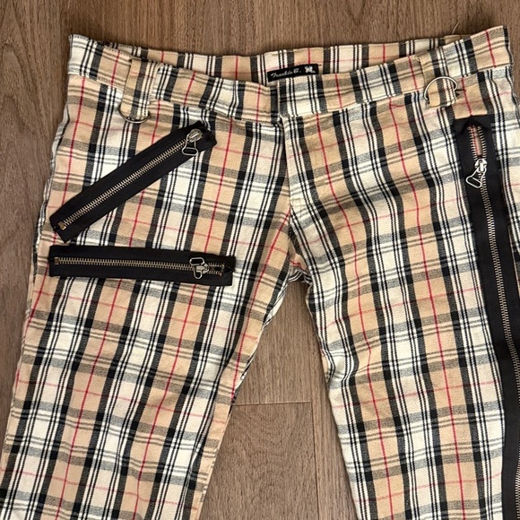 Vintage punk Frankie B. Plaid Cargo Pants with Black Zipper Accents - Picture 2 of 7